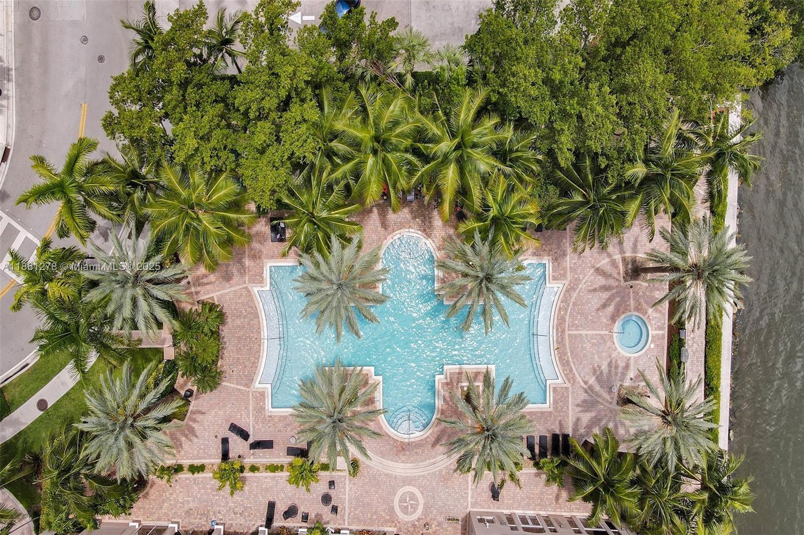 PORTO BELLAGIO CONDO - Residential