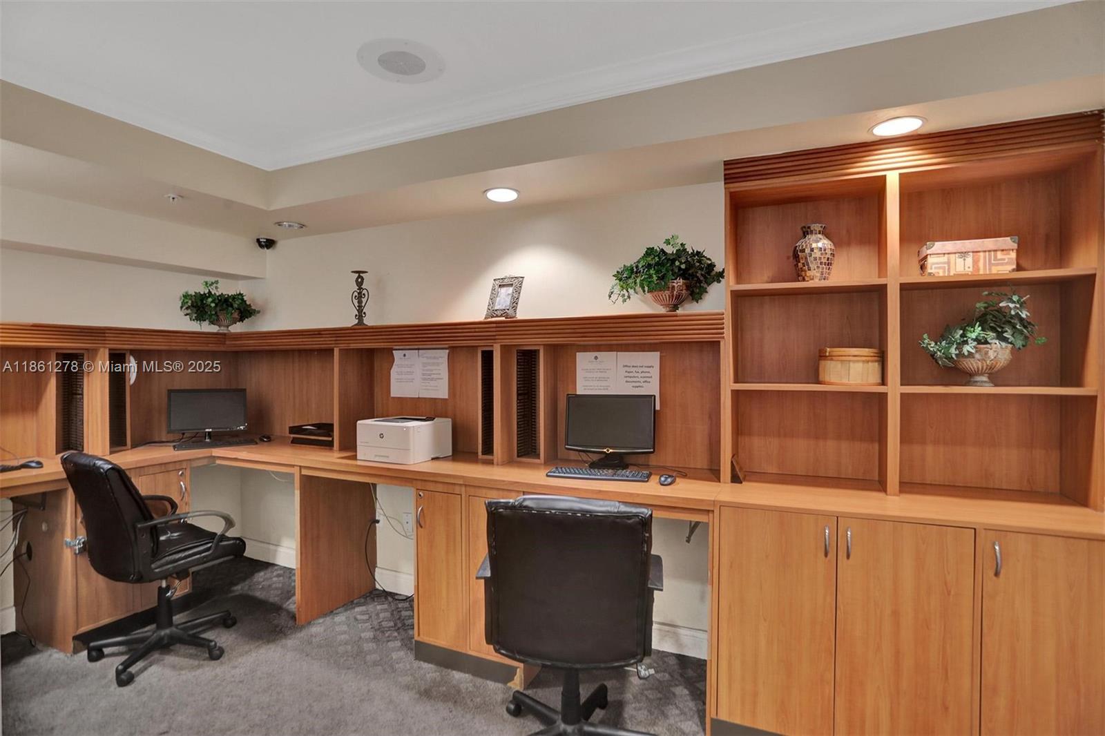 PORTO BELLAGIO CONDO - Residential