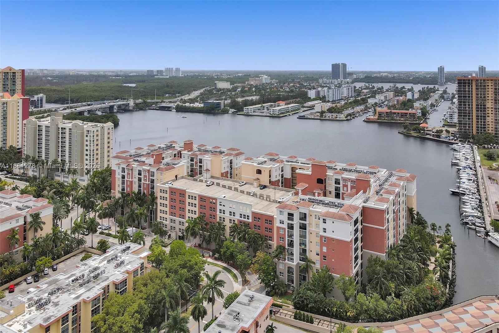 PORTO BELLAGIO CONDO - Residential