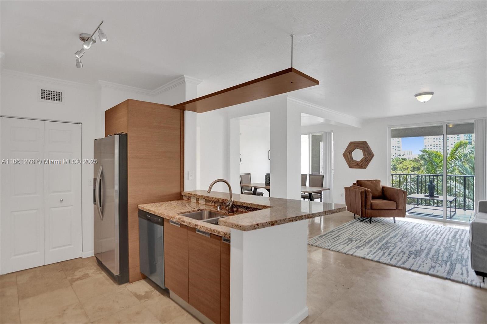 PORTO BELLAGIO CONDO - Residential