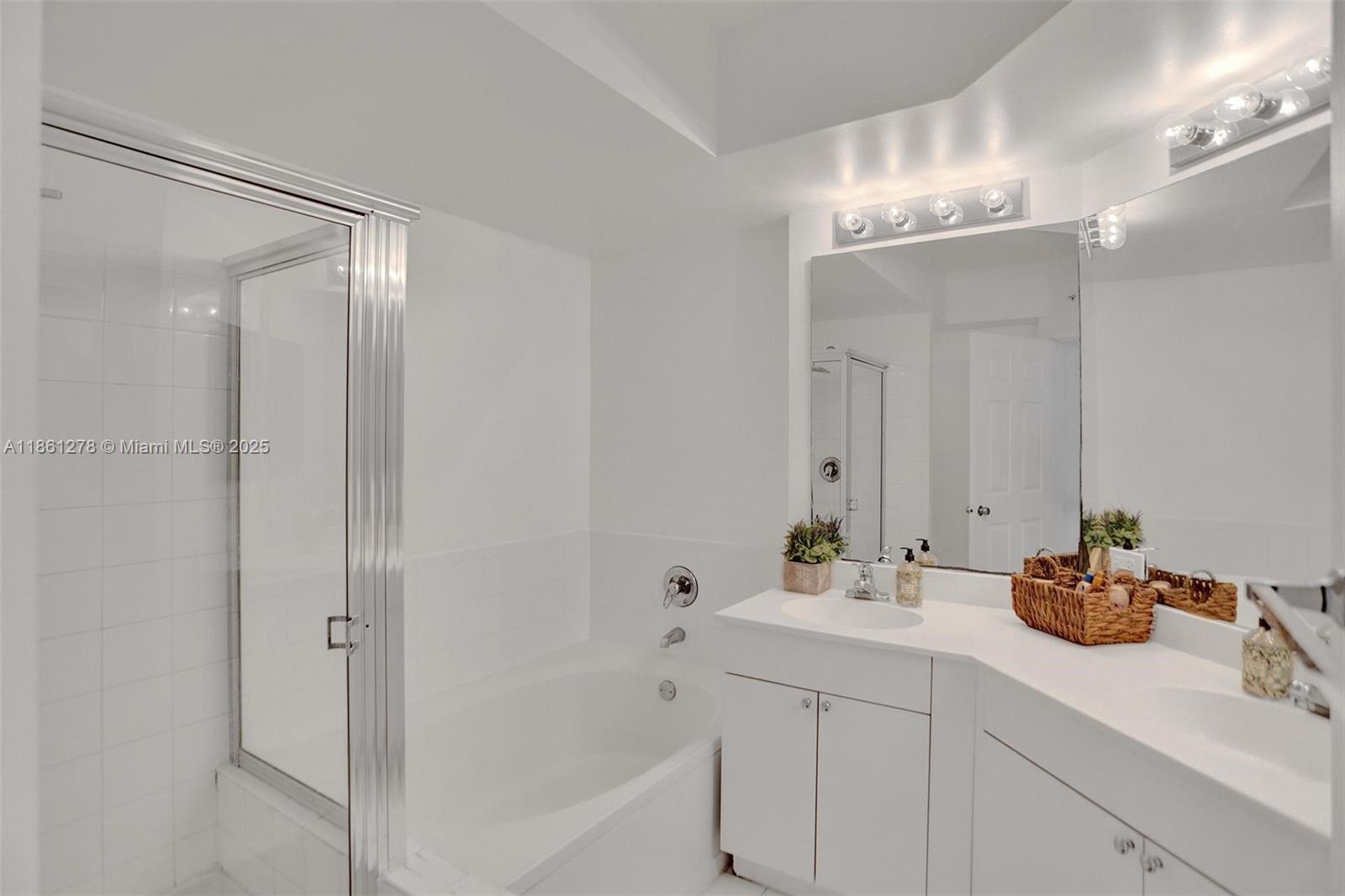 PORTO BELLAGIO CONDO - Residential