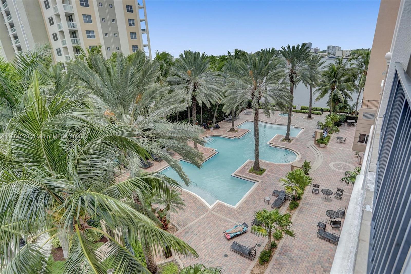 PORTO BELLAGIO CONDO - Residential