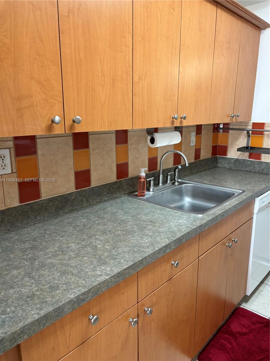 THE BERKELEY CONDO - Residential Lease