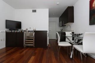 ETRURIA CONDO - Residential Lease