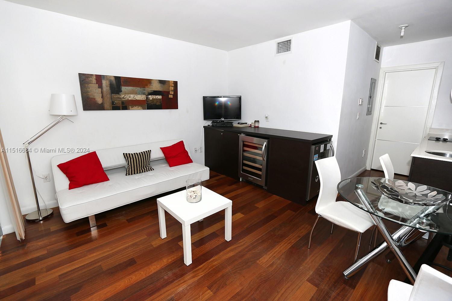 ETRURIA CONDO - Residential Lease