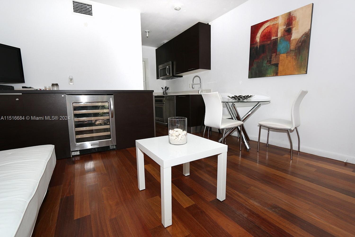 ETRURIA CONDO - Residential Lease