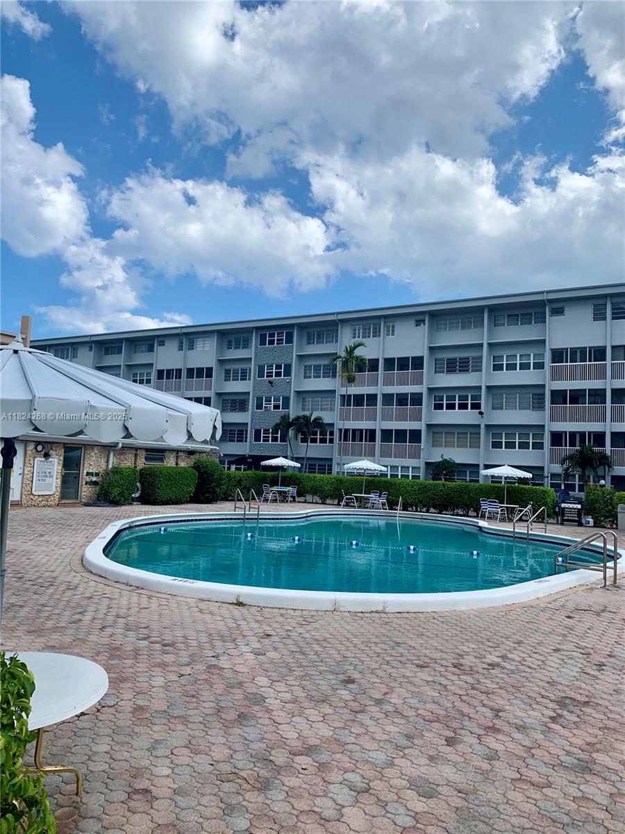 330 Se 2nd St 103F, Hallandale Beach, Broward County, Florida - 1 Bedrooms  
1 Bathrooms - 