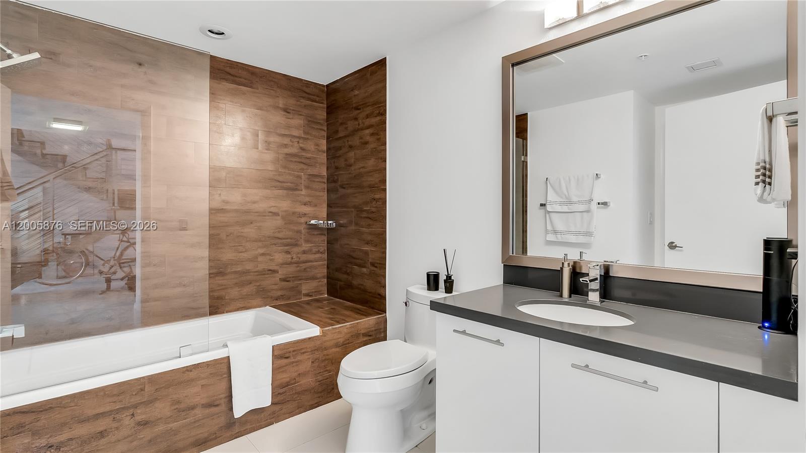 IVY CONDO - Residential