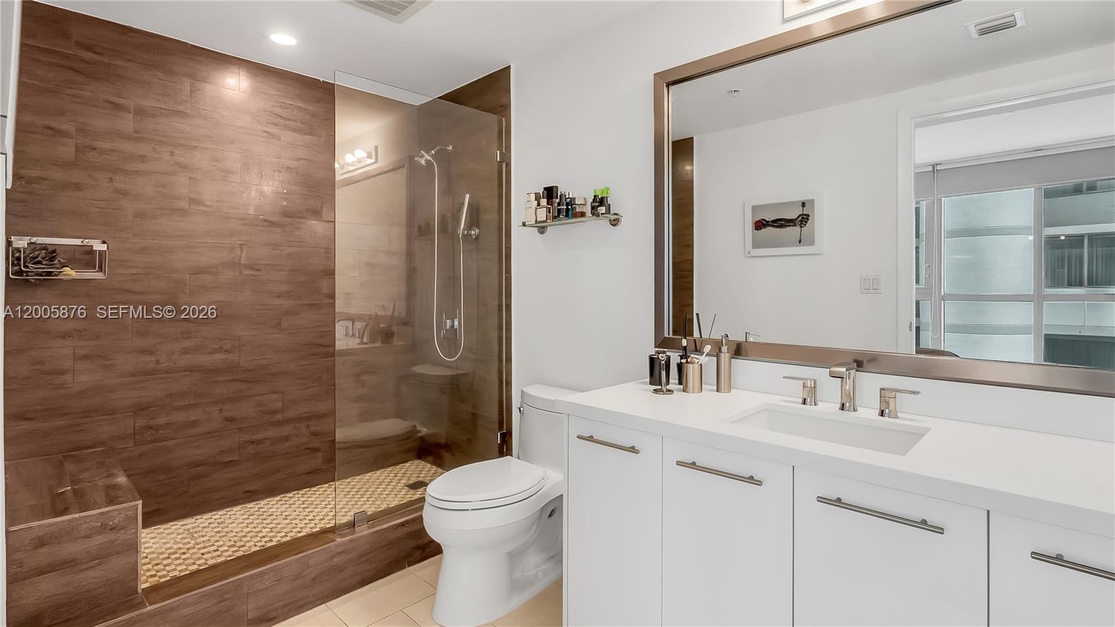IVY CONDO - Residential