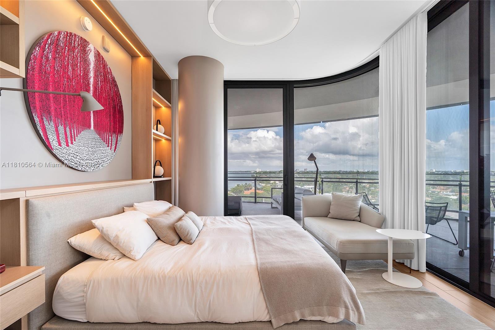 8701 Collins Ave 905
