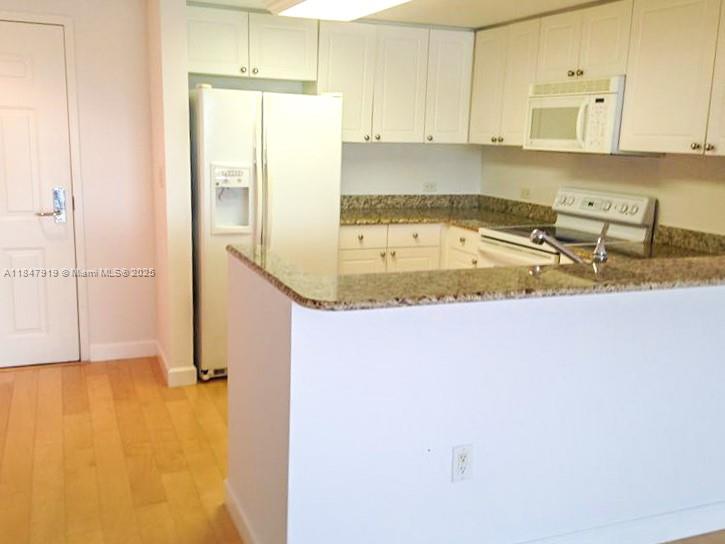 Must see !! Wood Floor, Granite kitchen Countertop, Super clean!! This 1/1 is across the street to Aventura Mall and restaurants. Building has great amenities including heated pool, gym, party room, children's play area, etc . 24 hr attended lobby, valet parking. Open kitchen, large bathroom, washer and dryer in unit. Associations Requirements: 675 Credit Score, 2 years tax returns, 2 months of Bank Statements, Renters Insurance, Up to 30 days approval.