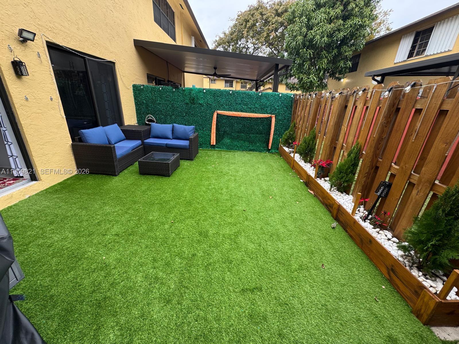 TOWNHOMES OF MONTEREY - Residential