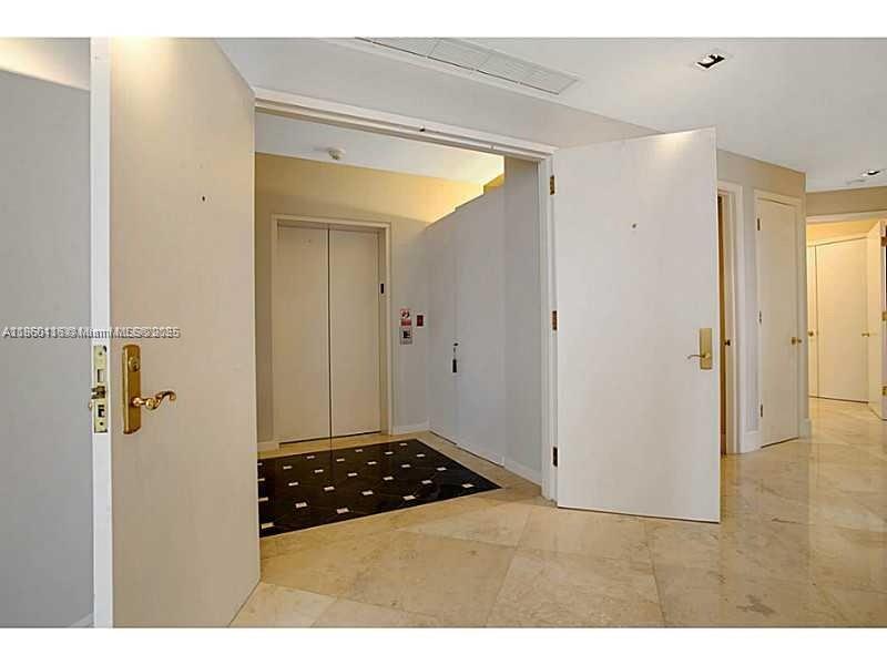 10 Edgewater Dr 4H
