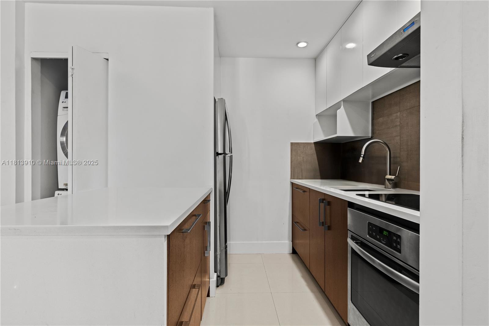 2715 Tigertail Ave 102