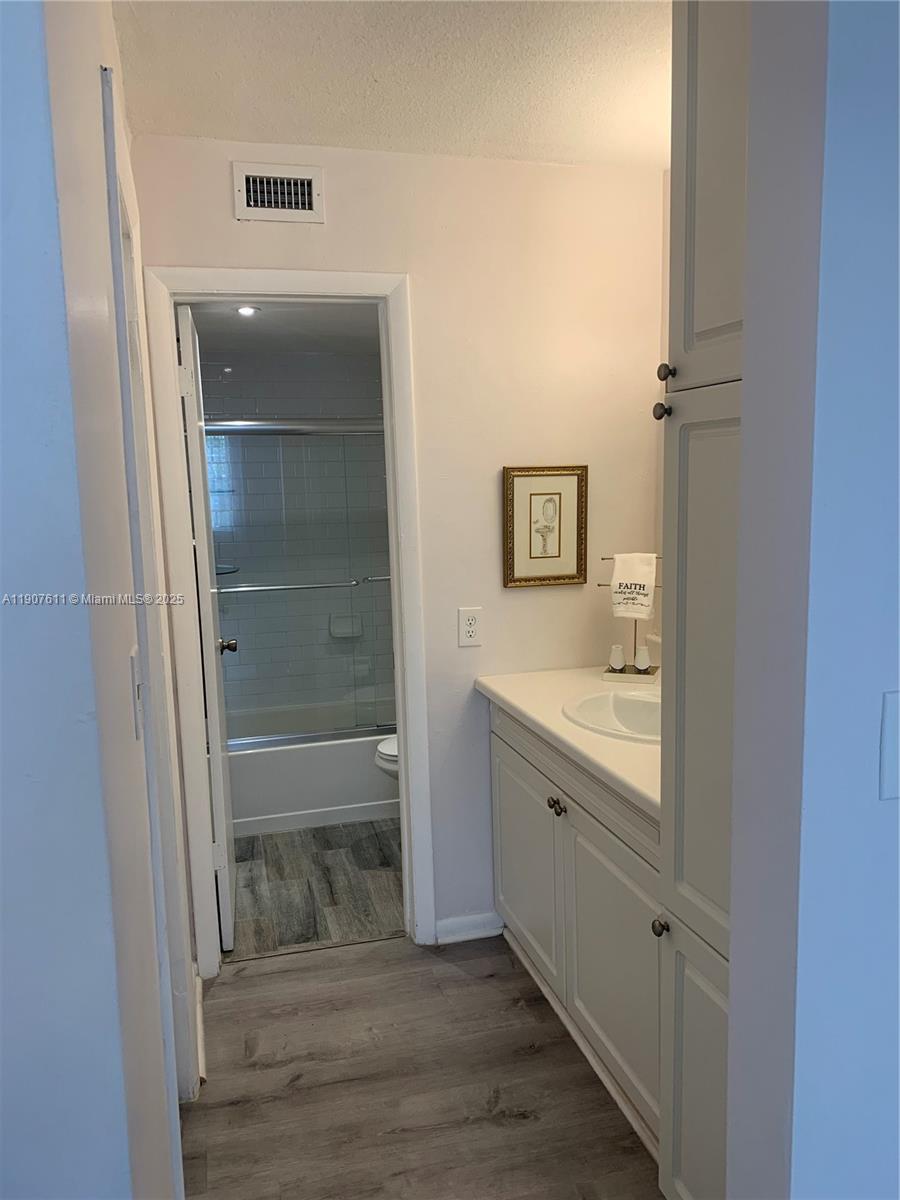 VISTA ALEGRE CONDO - Residential Lease