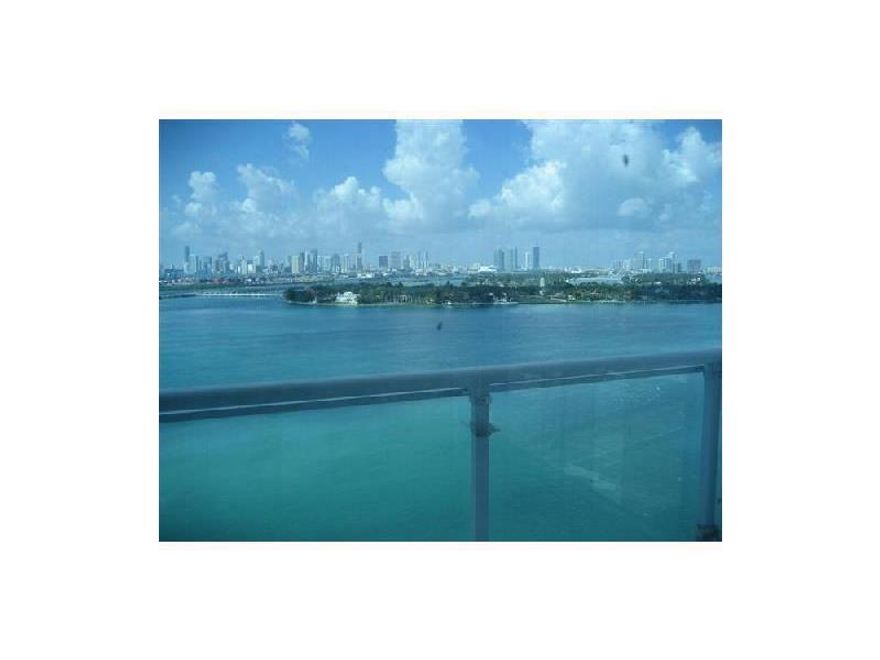 Gorgeous 1 bedroom, 1 bathroom condo with breathtaking bay- skyline and sunset views. Live at this prestigeous all amenities building in best location. Walking distance to all prime restaurants and shopping, just 10 min. from Brickell and downtown. Washer  and dryer in unit, you will love it