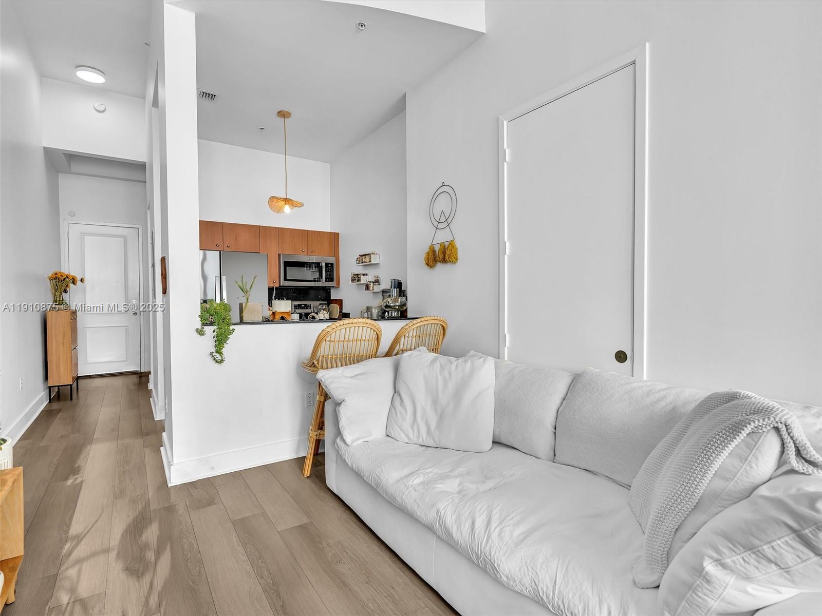 EDGEWATER LOFTS CONDO - Residential Lease