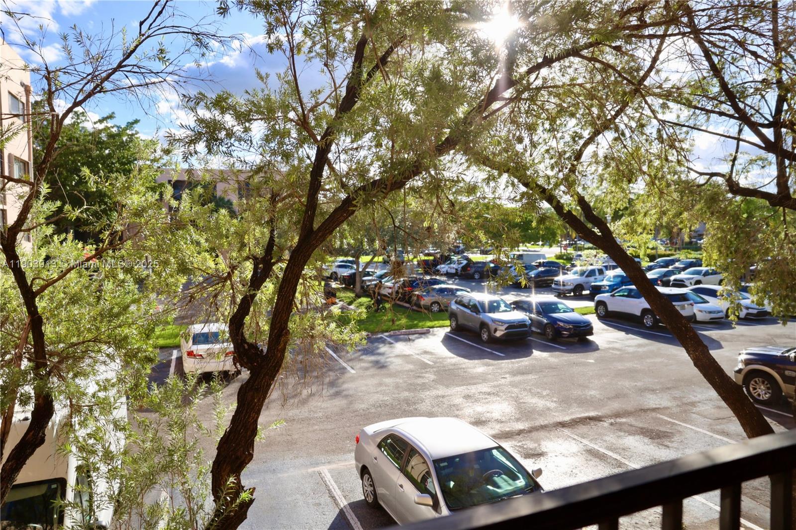 HORIZONS WEST CONDO #10 - Residential