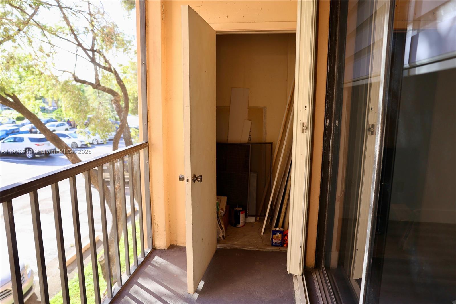 HORIZONS WEST CONDO #10 - Residential