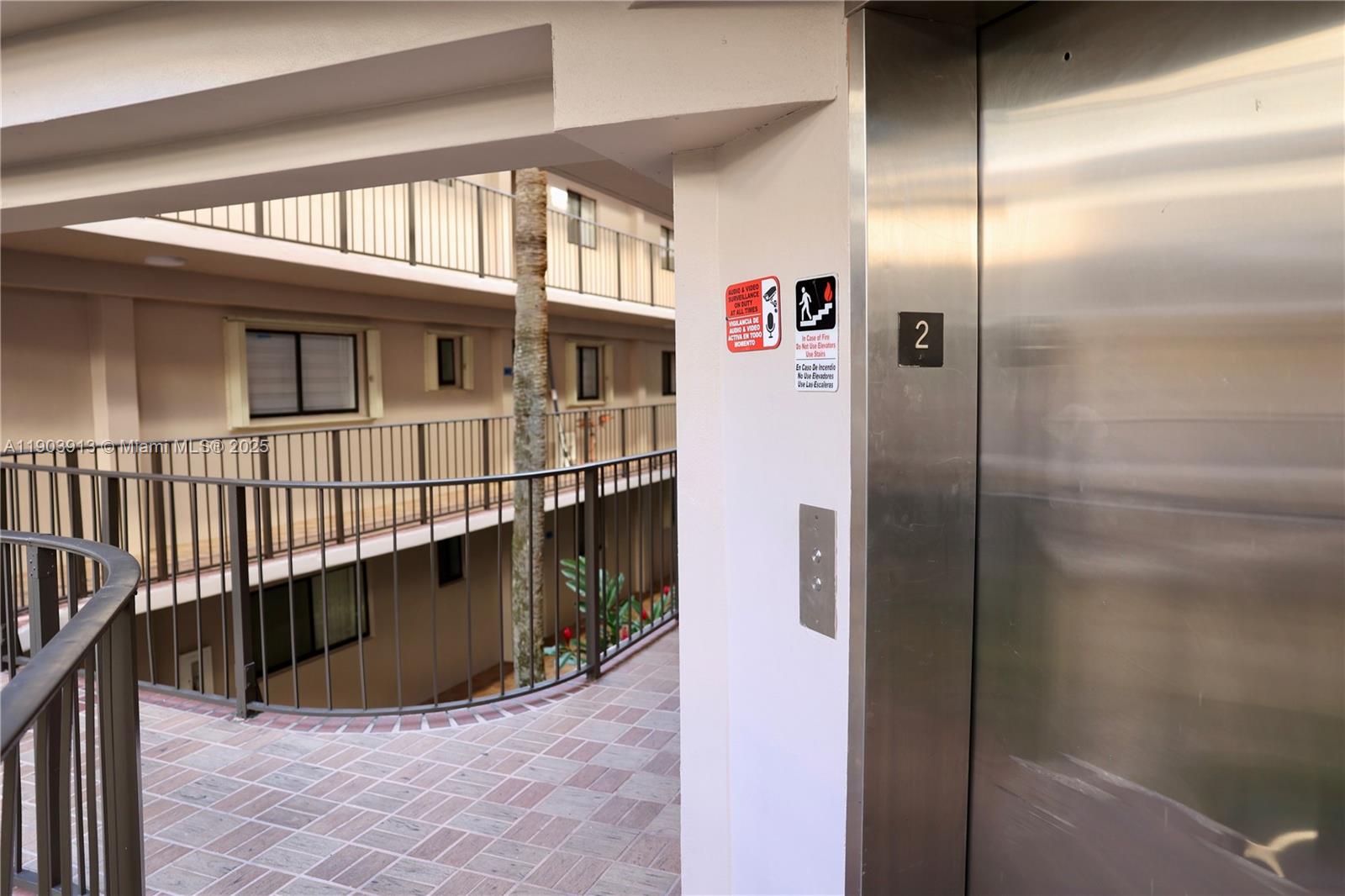 HORIZONS WEST CONDO #10 - Residential