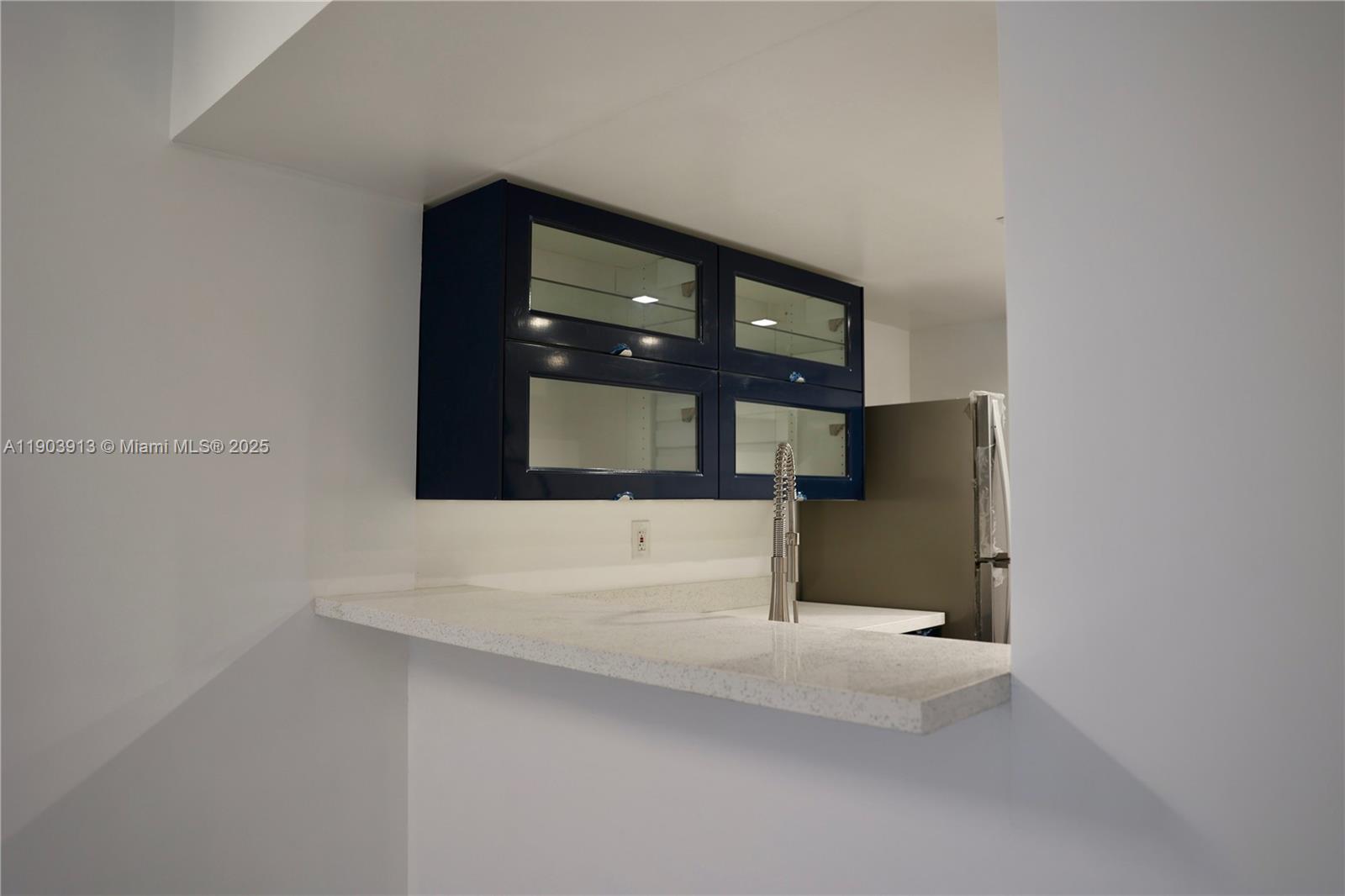 HORIZONS WEST CONDO #10 - Residential