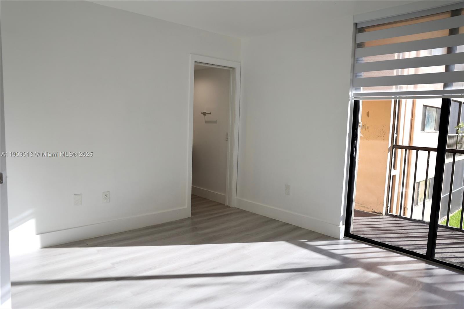 HORIZONS WEST CONDO #10 - Residential