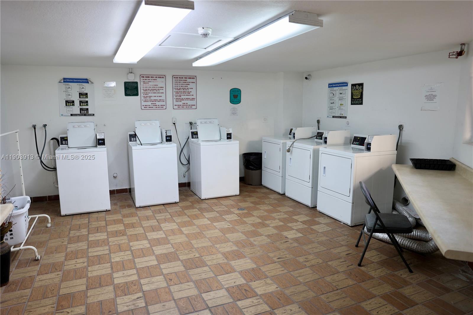 HORIZONS WEST CONDO #10 - Residential