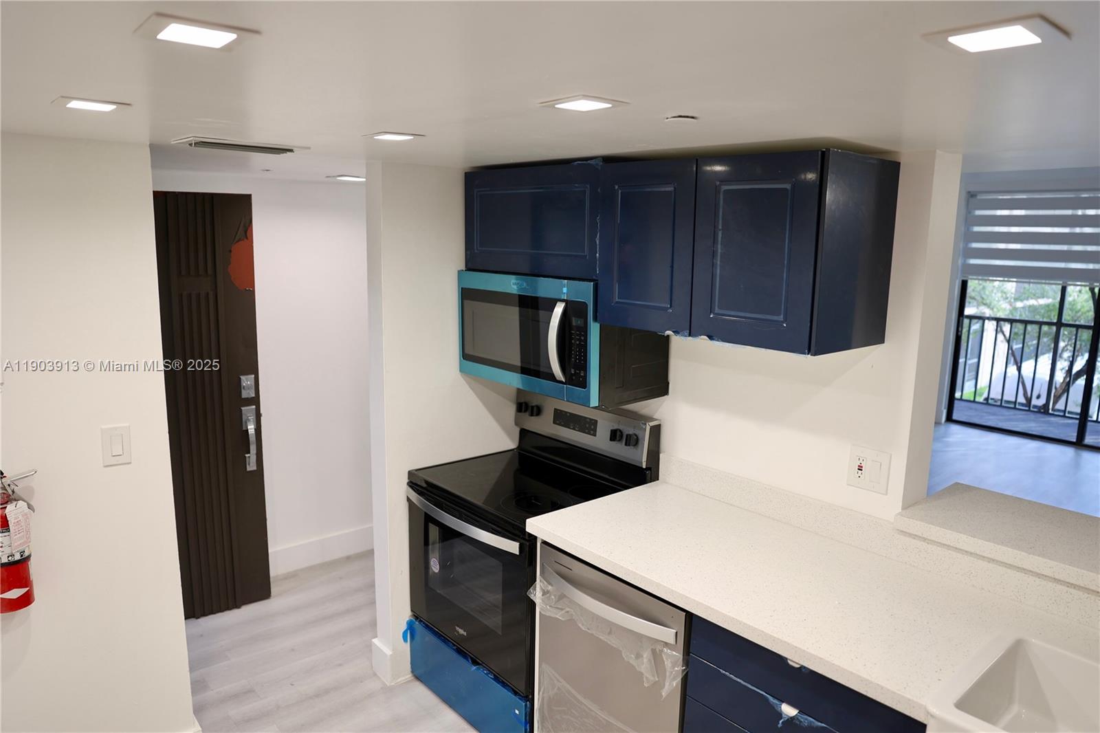 HORIZONS WEST CONDO #10 - Residential