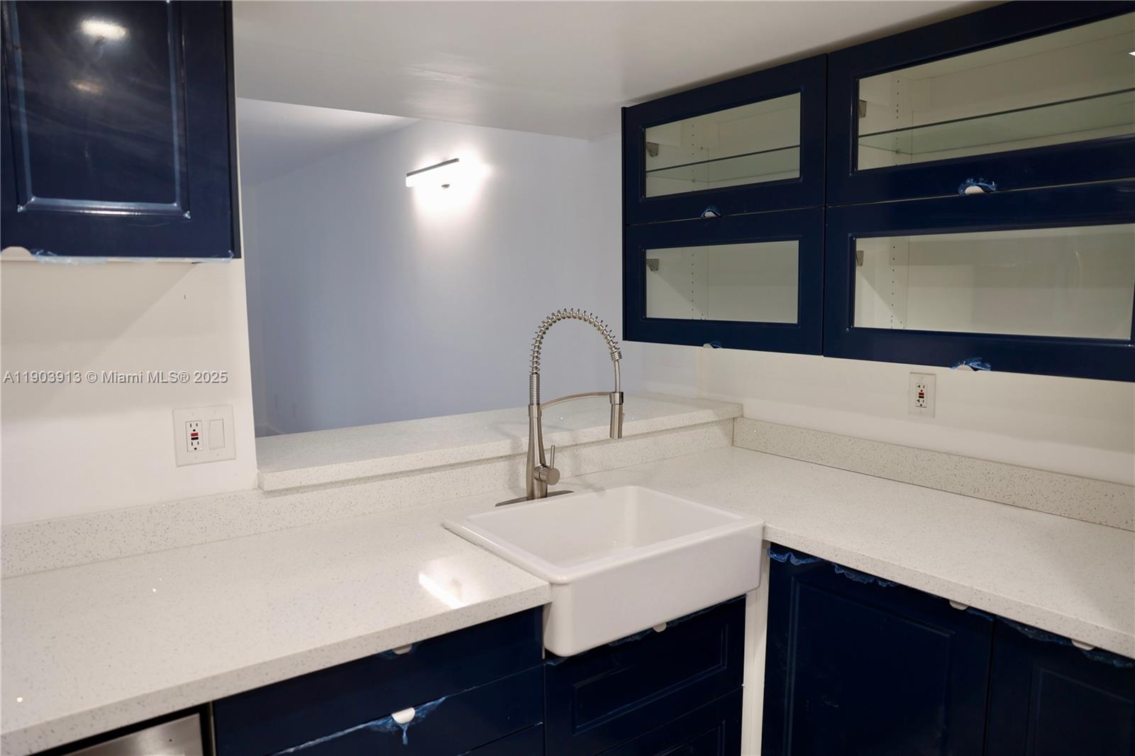 HORIZONS WEST CONDO #10 - Residential