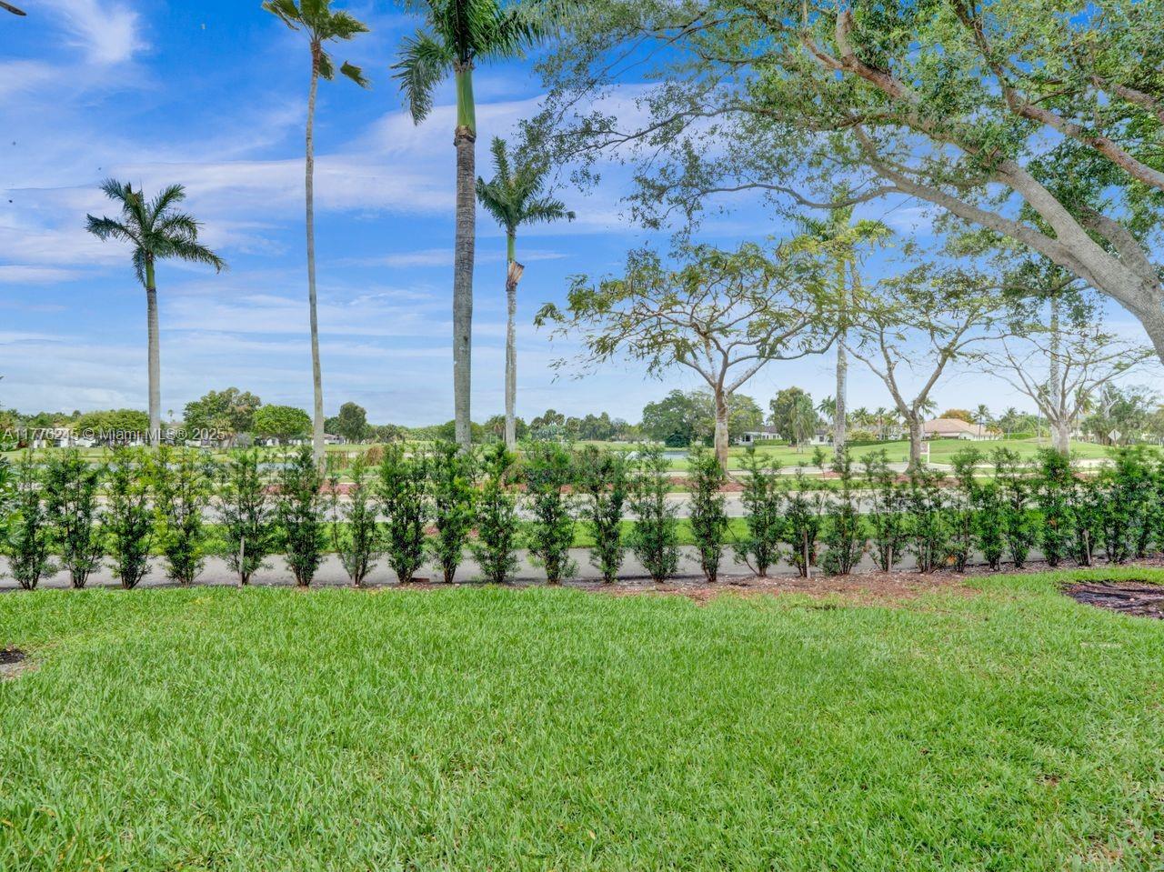 HOLLYWOOD LAKES COUNTRY C - Residential