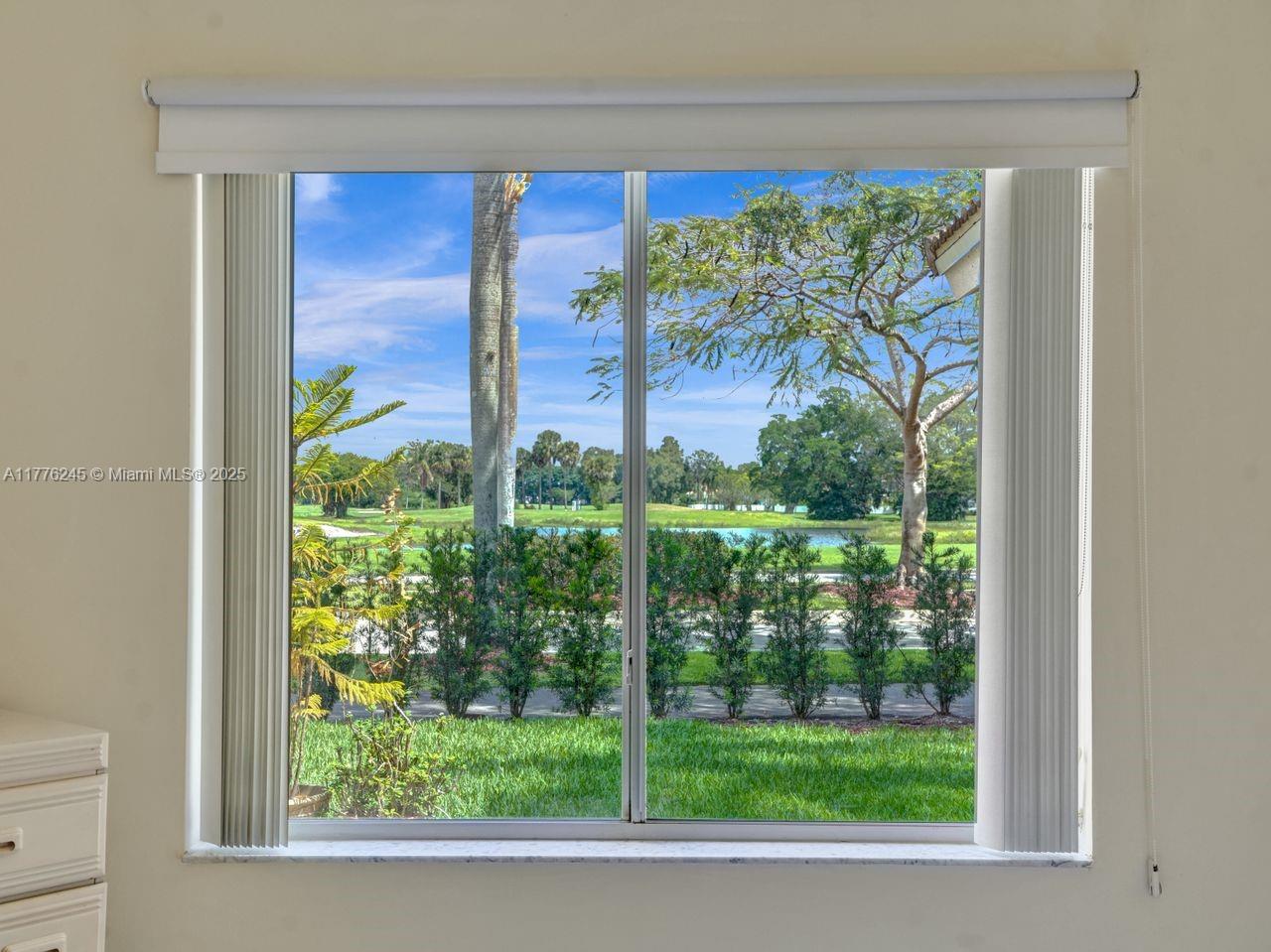 HOLLYWOOD LAKES COUNTRY C - Residential