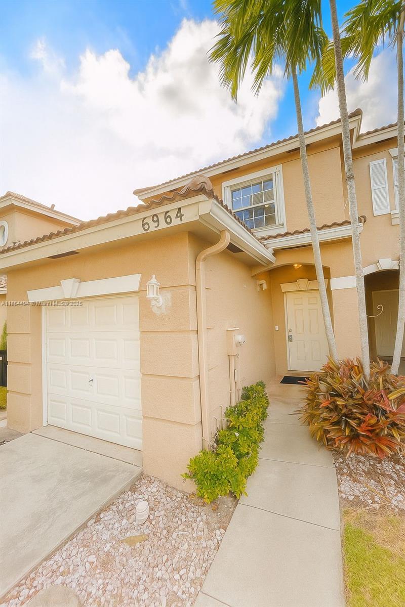 Contemporary Townhouse located within the gated Smith Brook Community. This unit is over 1200sq.
ft. of living space with extra storage space. The unit has 3 bedrooms, 2 full bathrooms and a half bath.
located on the main floor. Screened in patio and a 1 car garage with a washer/dryer connection