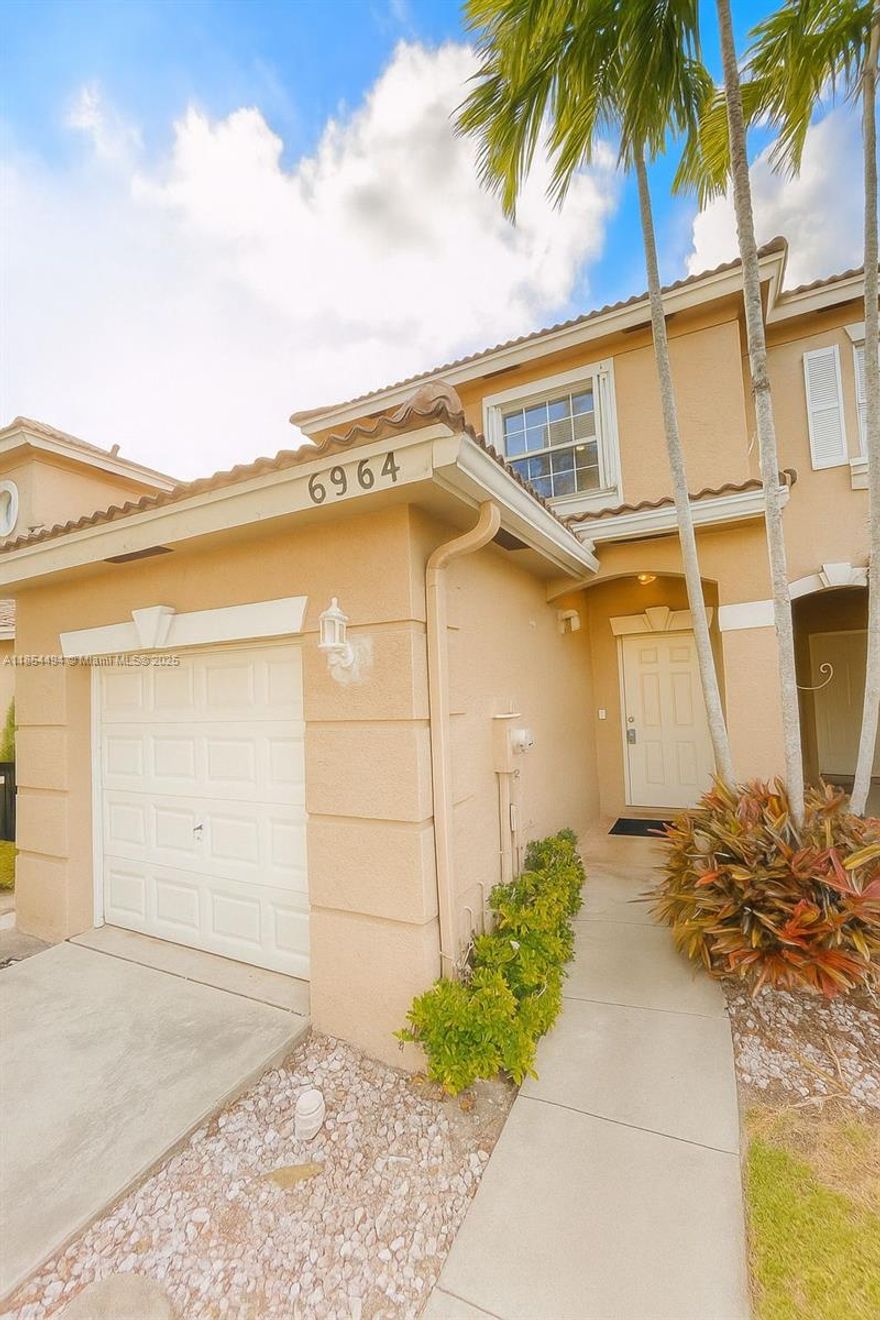 Contemporary Townhouse located within the gated Smith Brook Community. This unit is over 1200sq. 
ft. of living space with extra storage space. The unit has 3 bedrooms, 2 full bathrooms and a half bath.
located on the main floor. Screened in patio and a 1 car garage with a washer/dryer connection