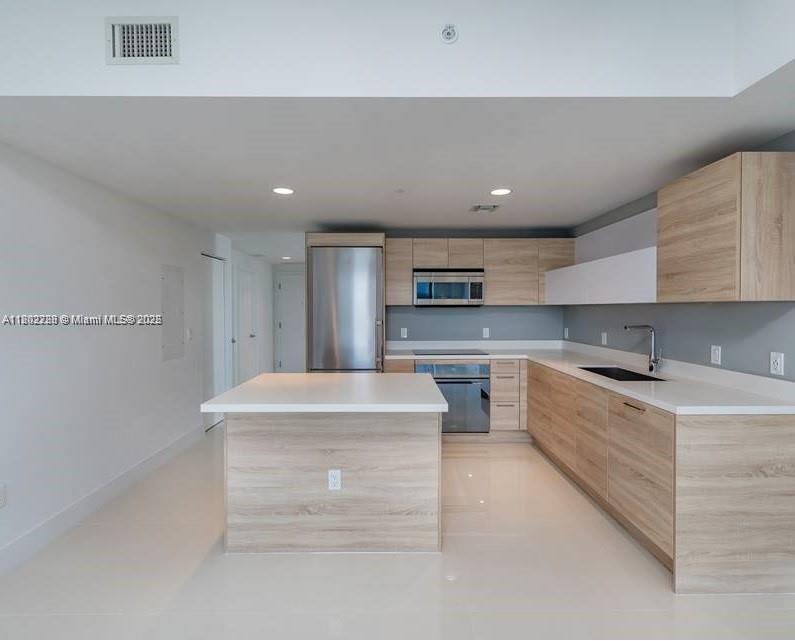16385 Biscayne Blvd 2103
