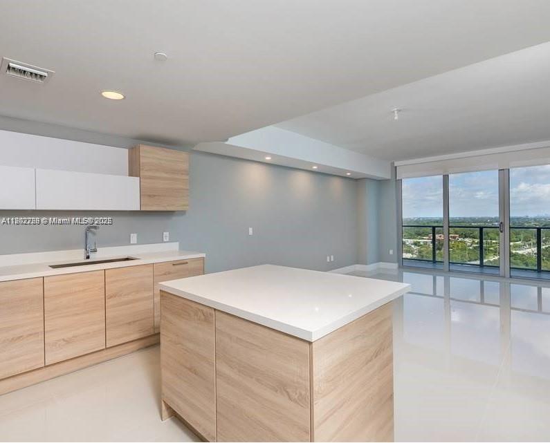 16385 Biscayne Blvd 2103