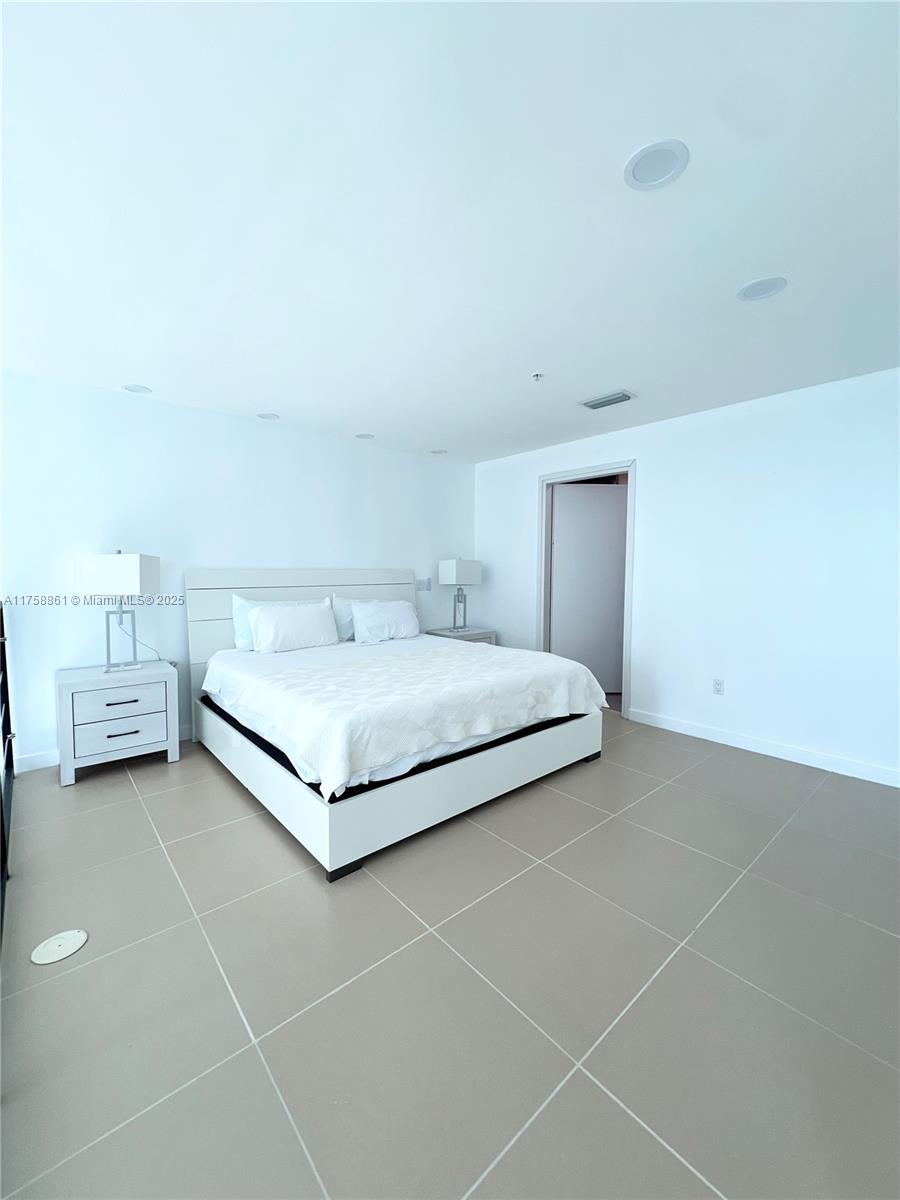 MET 1 CONDO - Residential