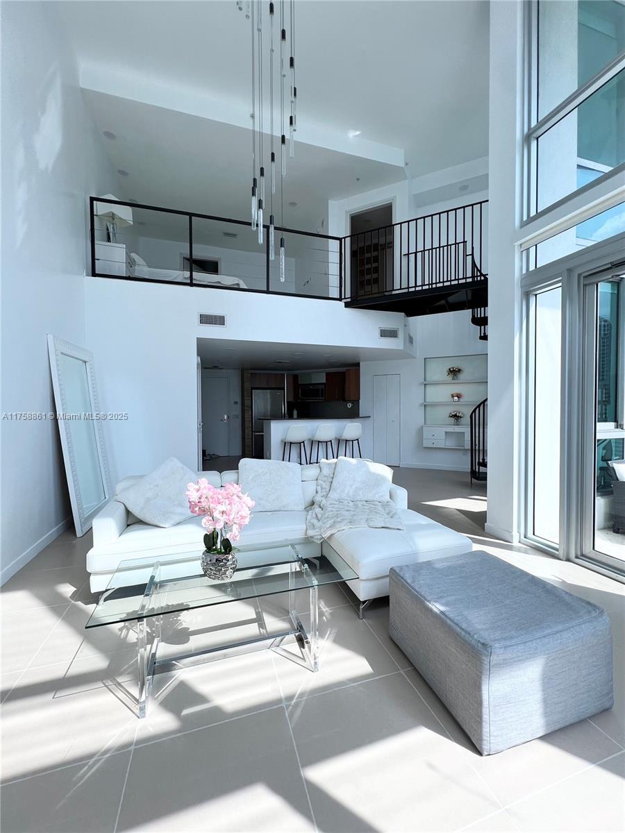 MET 1 CONDO - Residential