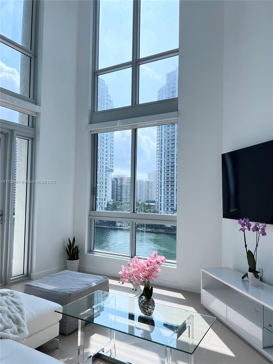 MET 1 CONDO - Residential