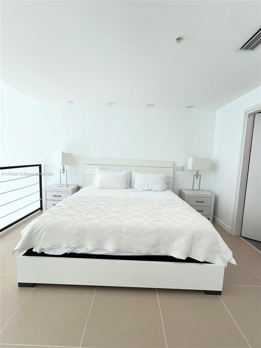 MET 1 CONDO - Residential