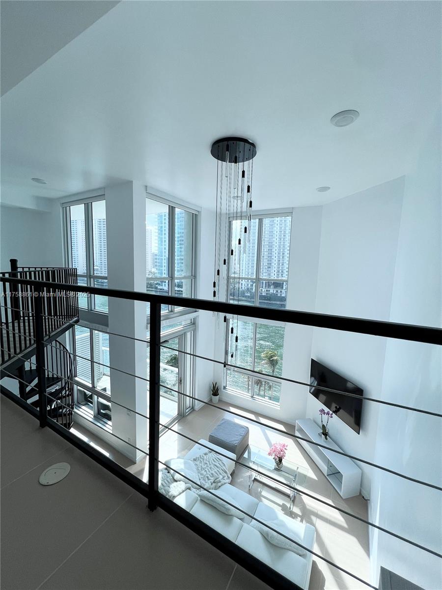 MET 1 CONDO - Residential