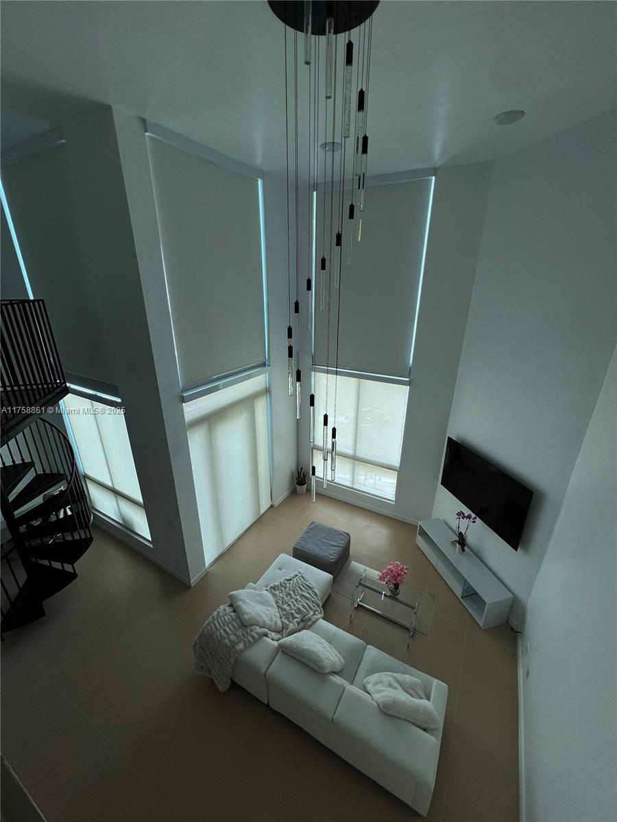 MET 1 CONDO - Residential