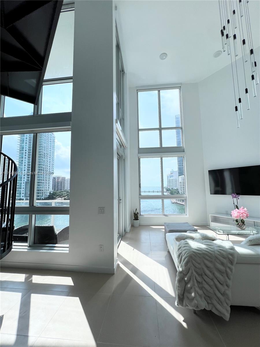 MET 1 CONDO - Residential