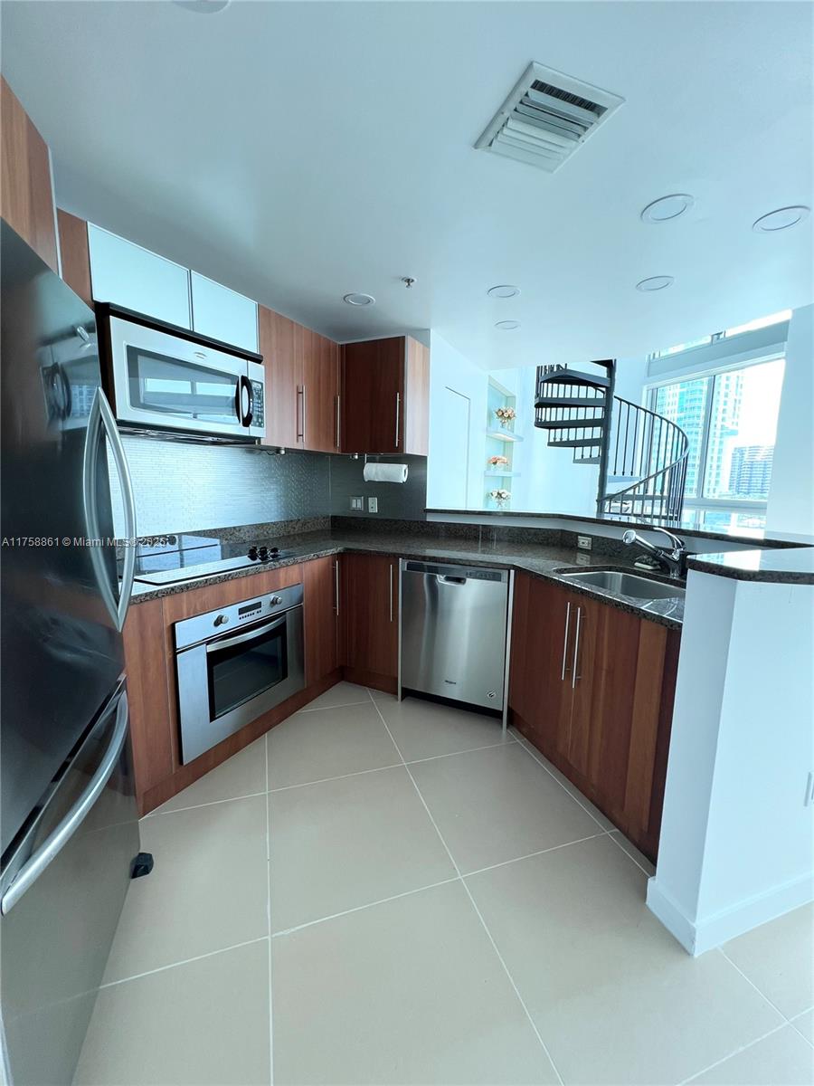 MET 1 CONDO - Residential