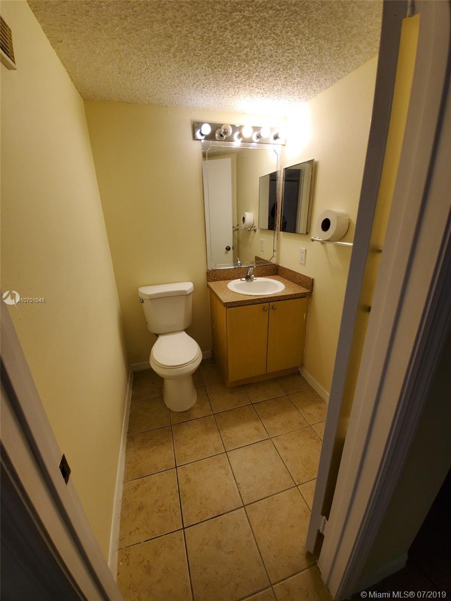 WINDWARD LAKES CONDO - Residential Lease