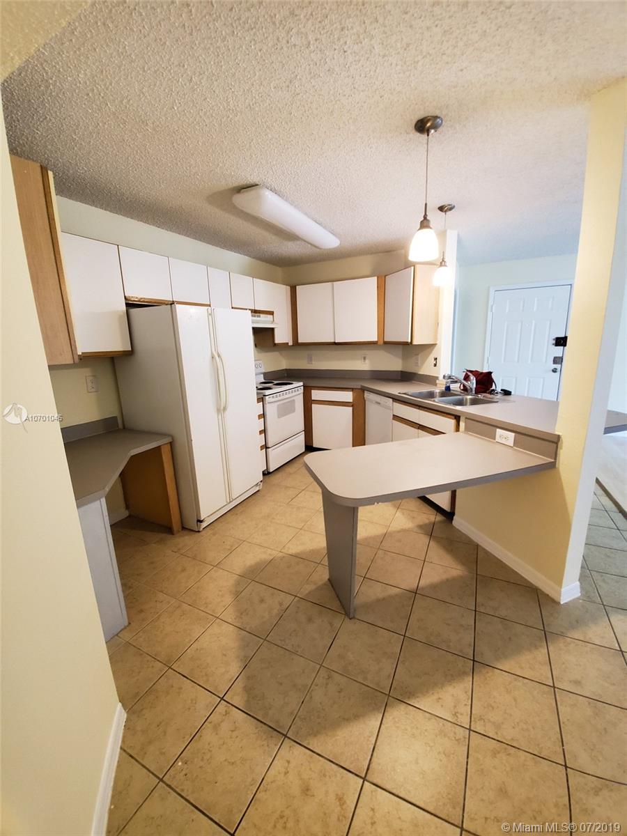 WINDWARD LAKES CONDO - Residential Lease