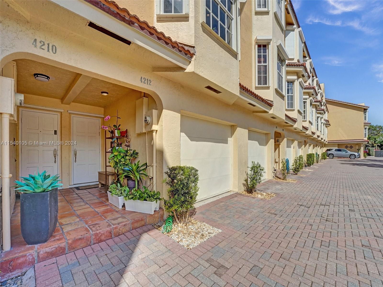 HOLLYWOOD CENTRAL BEACH - Residential