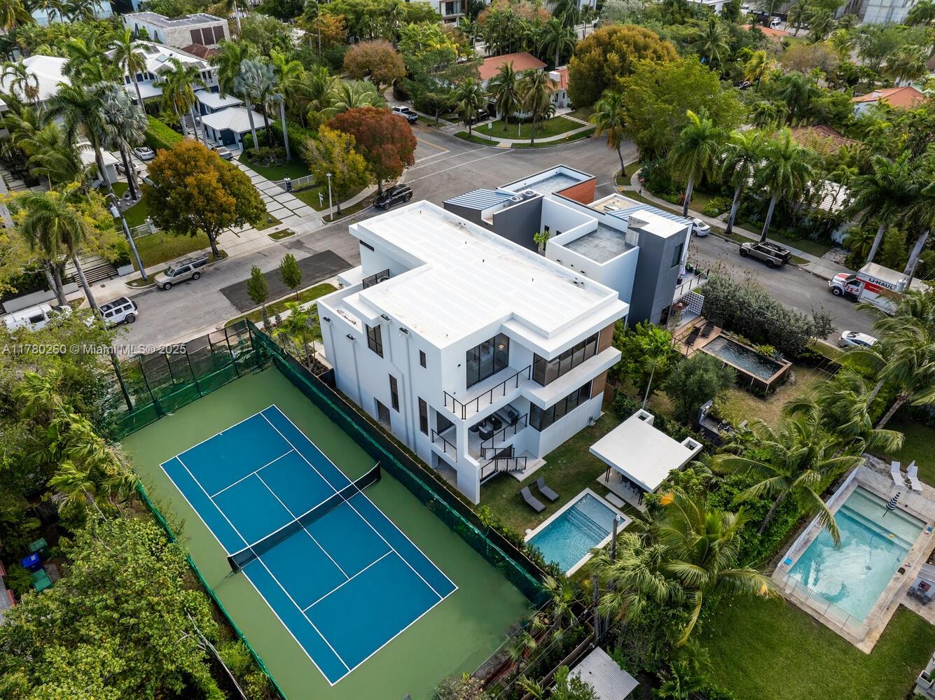 736 Ne 77th St, Miami, Broward County, Florida - 4 Bedrooms  
5 Bathrooms - 