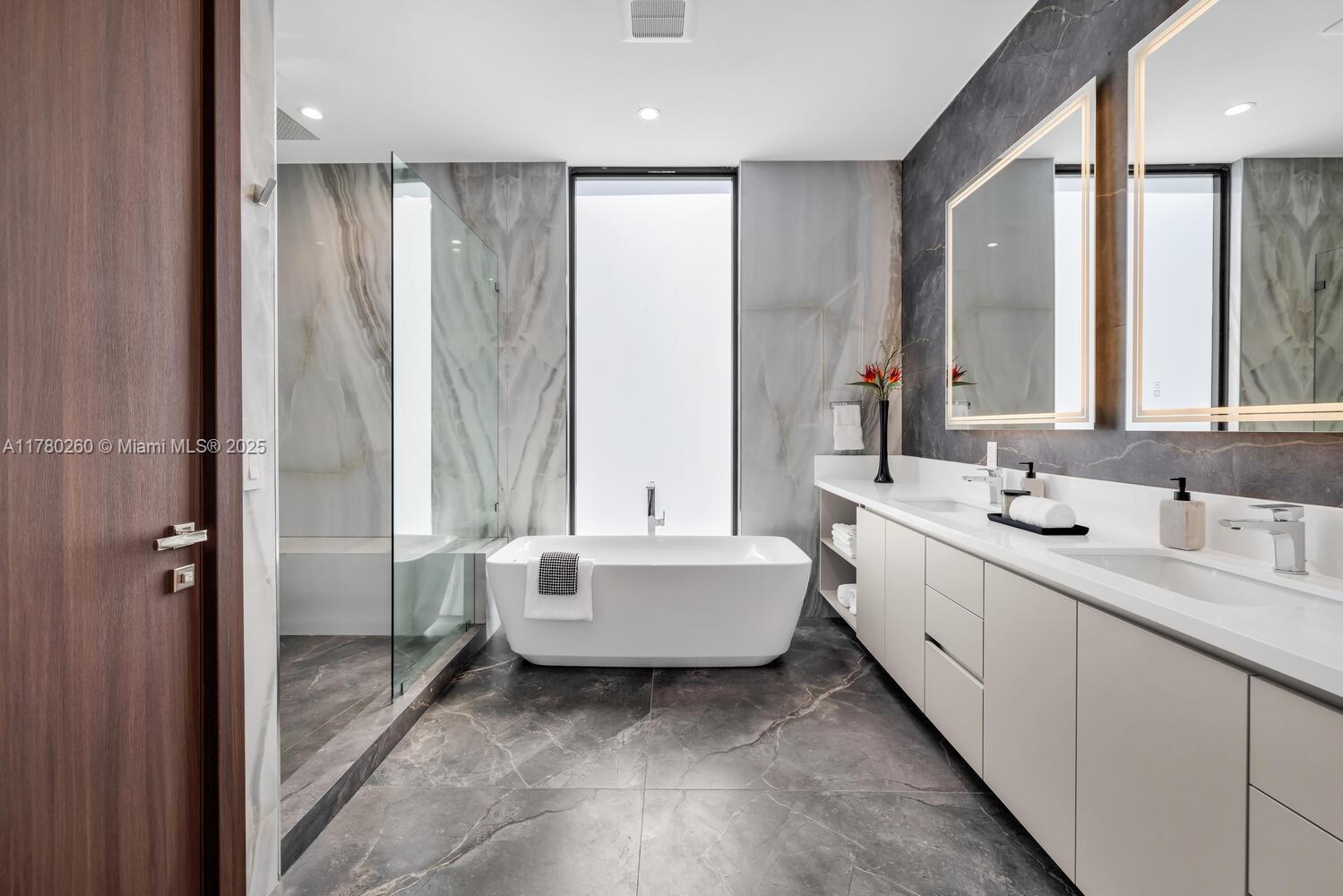 AQUA MARINE - Residential