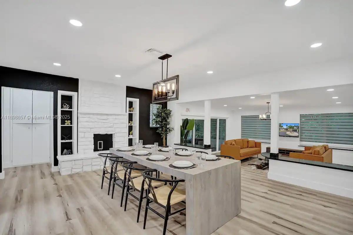 2100 SW 28th Way, Fort Lauderdale, FL, 33312/$1,445,000 4 2100 SW 28th Way
