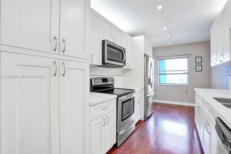 Sought after corner unit in Hillcrest! This bright, move-in-ready condo is filled with natural light and features beautifully done renovations with exceptional use of space. Immaculately maintained and truly pristine.The primary bedroom has ample space, a vanity and walk in closet. The guest bedroom has built in desk, shelves and Murphy bed. The updated kitchen has a breakfast area, stainless steel appliances, refrigerator with water dispenser. Enjoy the added convenience of an in-unit washer and dryer.
This is a HOPA-verified community. Amenities include a heated pool, jacuzzi, scenic walking trails, an updated clubhouse with open kitchen and BBQ area, tennis courts, a park, and more.